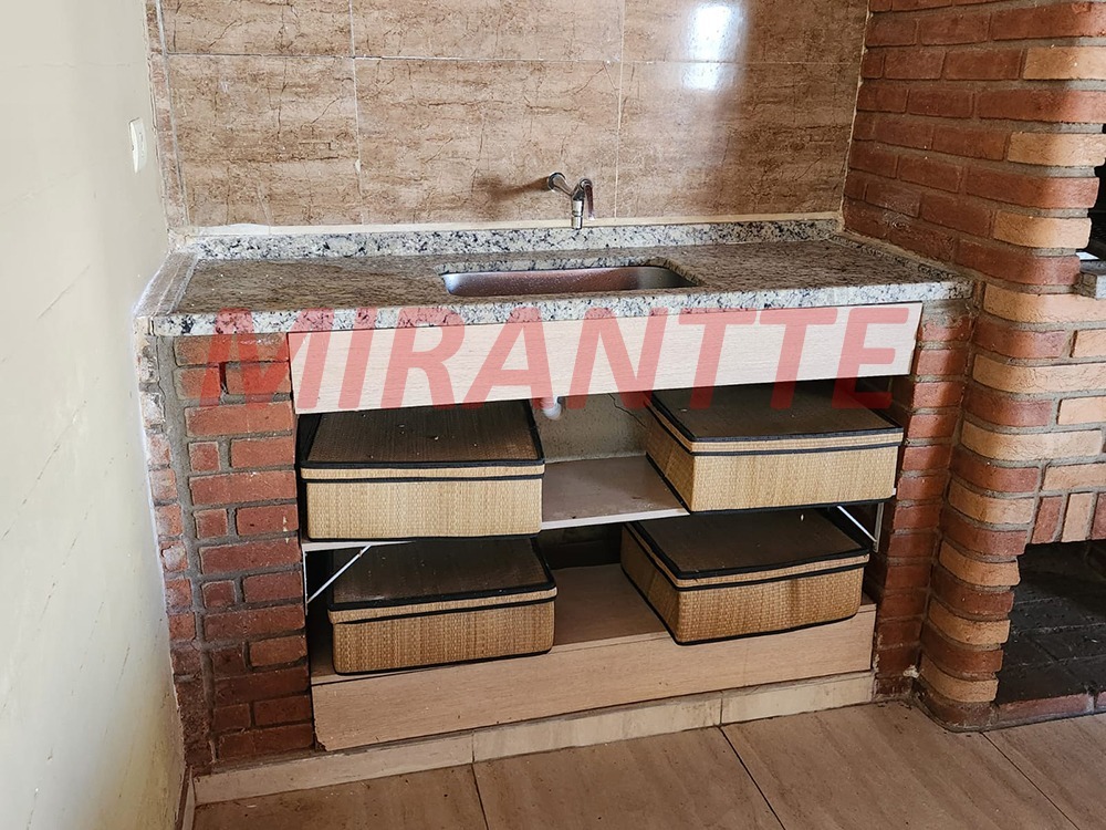 Sobrado de 250m² com 3 quartos em Vila Castelo