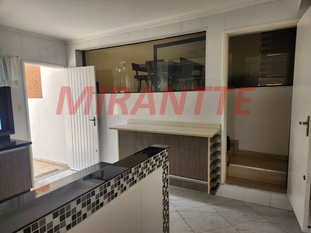 Sobrado de 250m² com 3 quartos em Vila Castelo