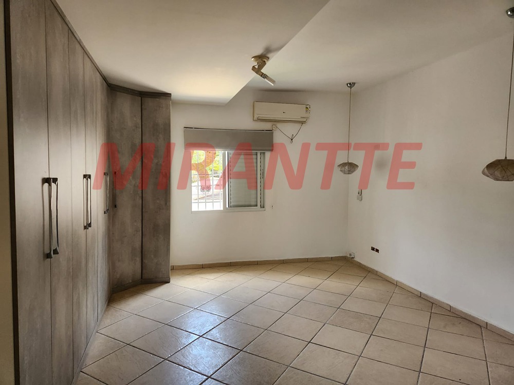 Sobrado de 250m² com 3 quartos em Vila Castelo