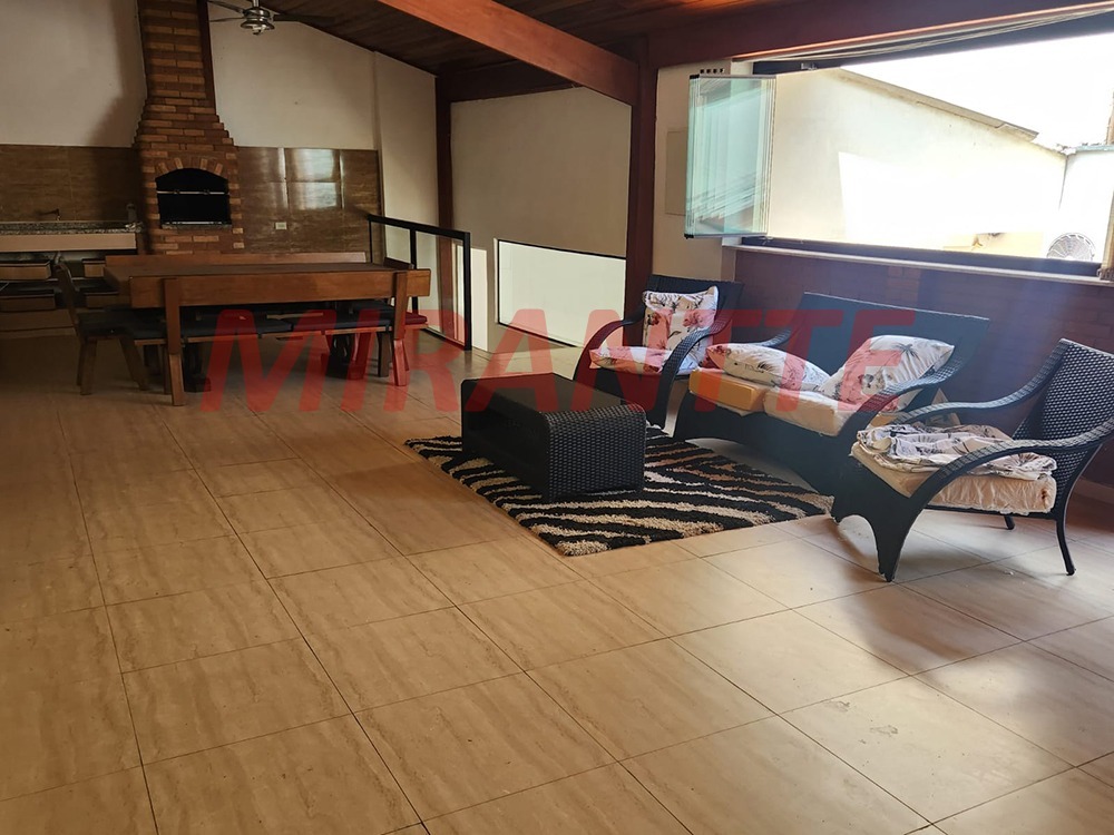 Sobrado de 250m² com 3 quartos em Vila Castelo