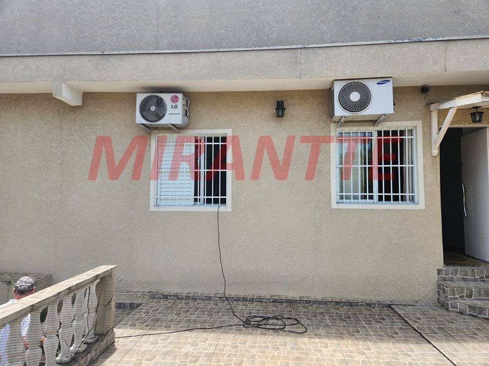 Sobrado de 250m² com 3 quartos em Vila Castelo