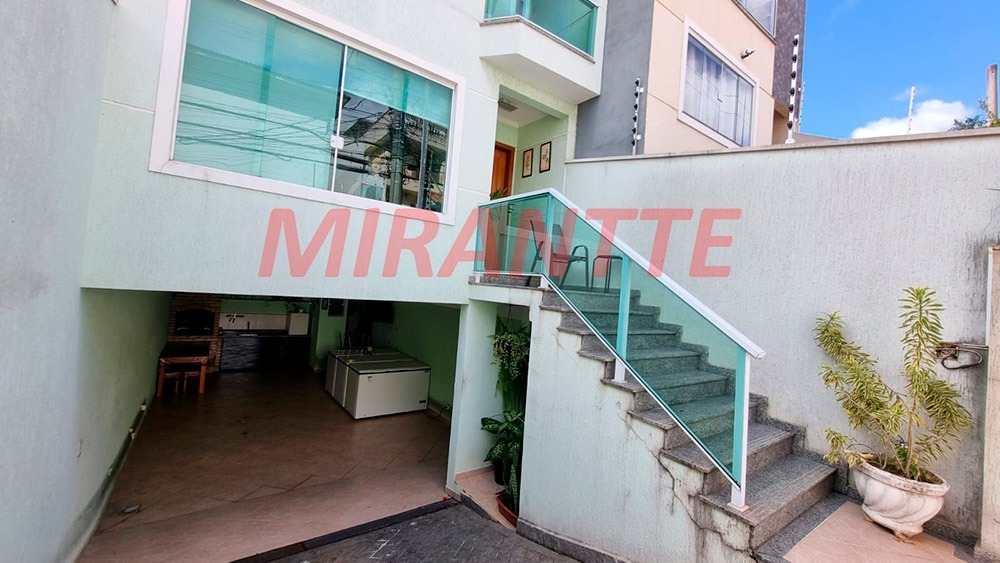 Sobrado de 140m² com 2 quartos em Vila Mazzei