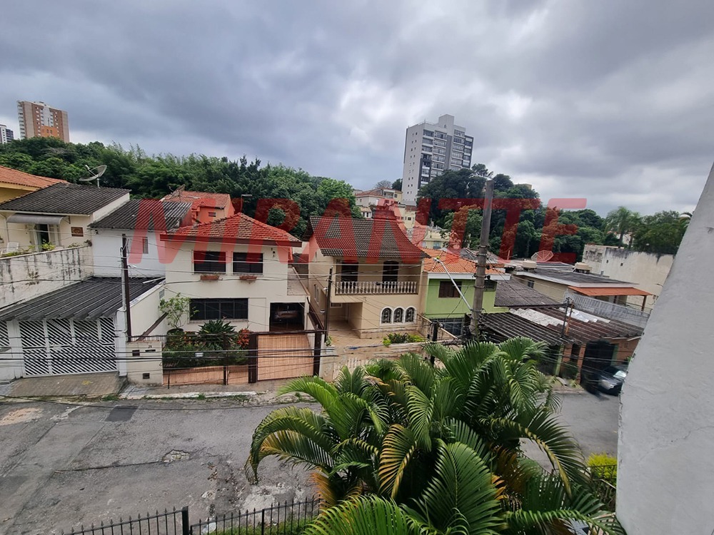 Sobrado de 246m² com 4 quartos em Santana