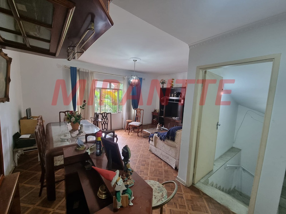 Sobrado de 246m² com 4 quartos em Santana