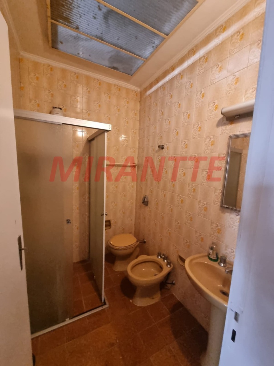 Sobrado de 246m² com 4 quartos em Santana