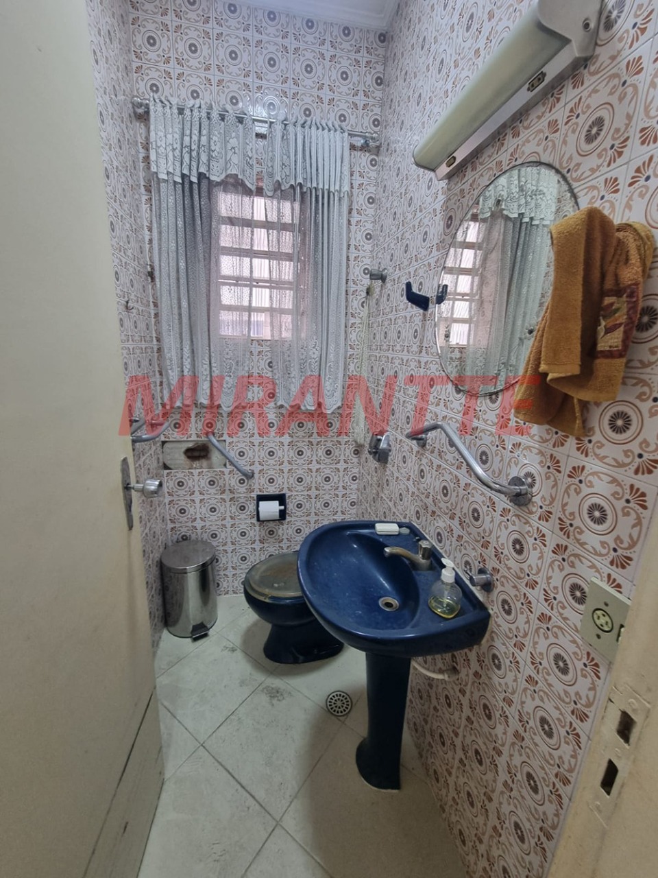 Sobrado de 246m² com 4 quartos em Santana