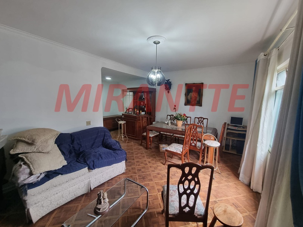 Sobrado de 246m² com 4 quartos em Santana