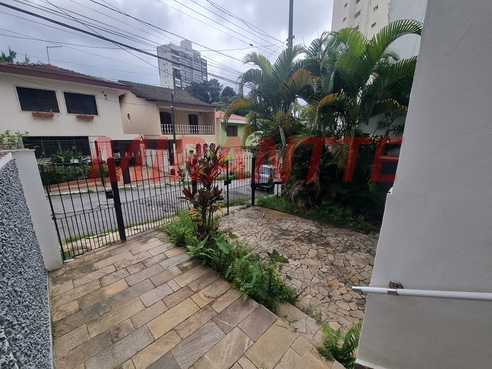 Sobrado de 246m² com 4 quartos em Santana