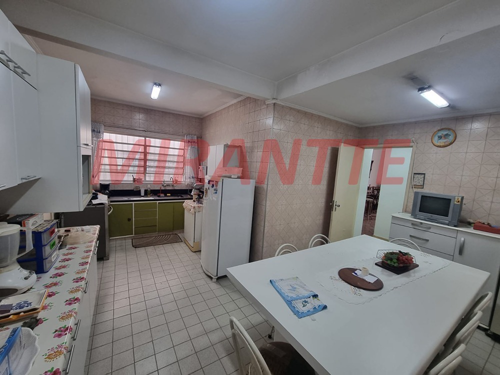 Sobrado de 246m² com 4 quartos em Santana