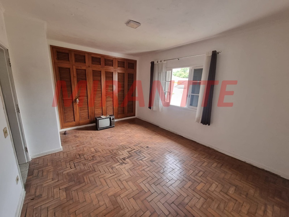 Sobrado de 246m² com 4 quartos em Santana