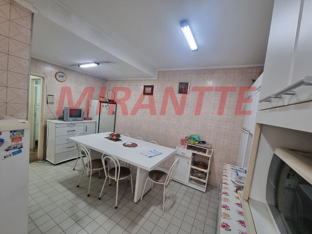 Sobrado de 246m² com 4 quartos em Santana