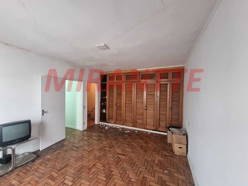 Sobrado de 246m² com 4 quartos em Santana