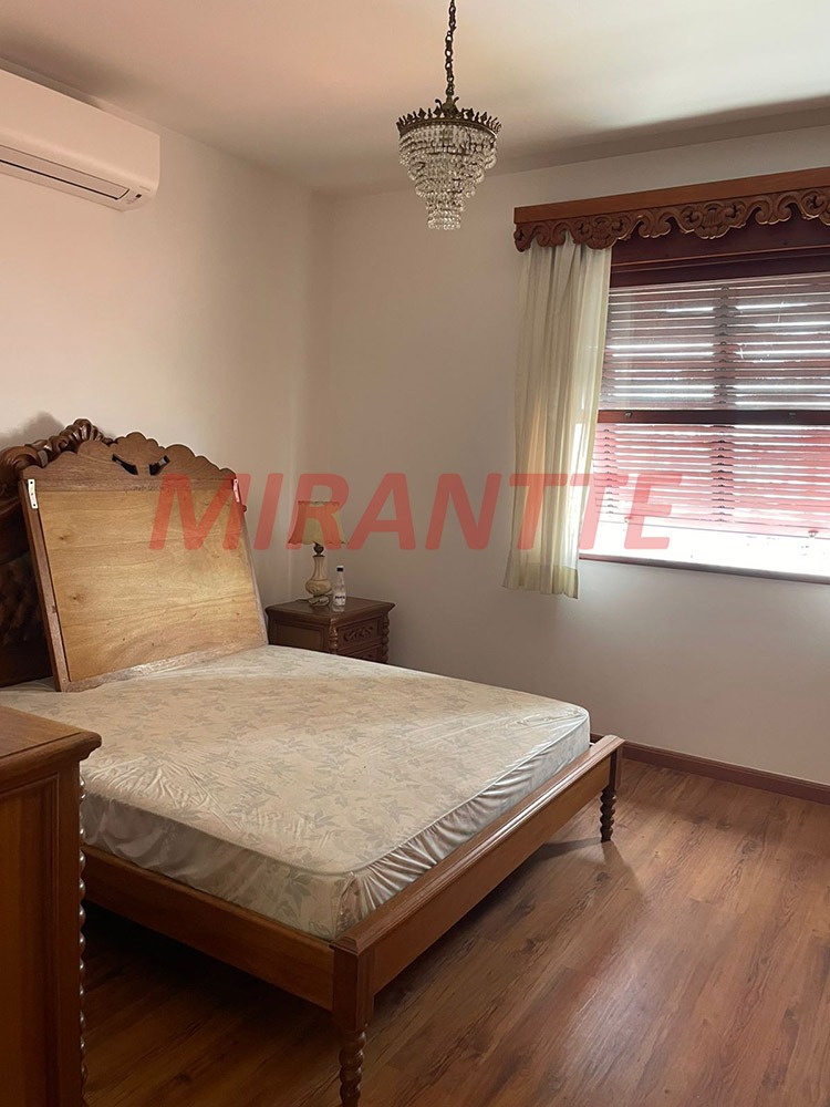 Cond. fechado de 411m² com 4 quartos em Santana