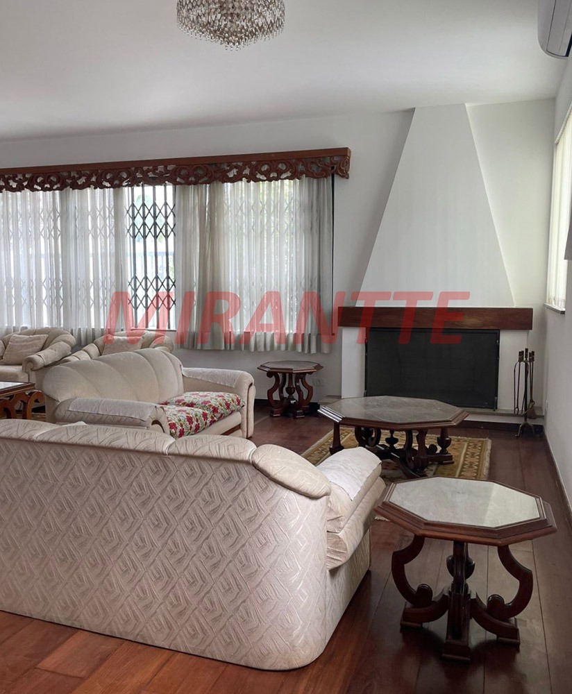 Cond. fechado de 411m² com 4 quartos em Santana
