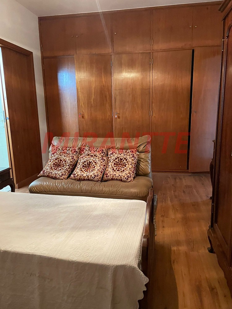 Cond. fechado de 411m² com 4 quartos em Santana