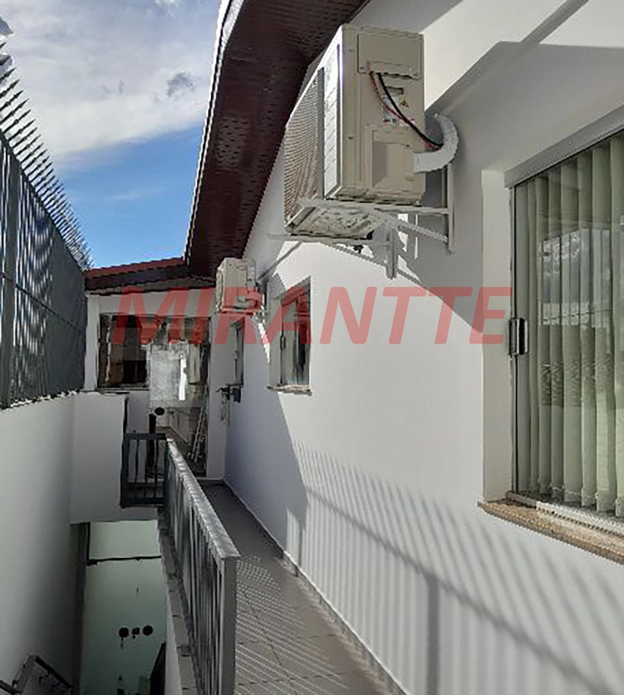 Cond. fechado de 411m² com 4 quartos em Santana