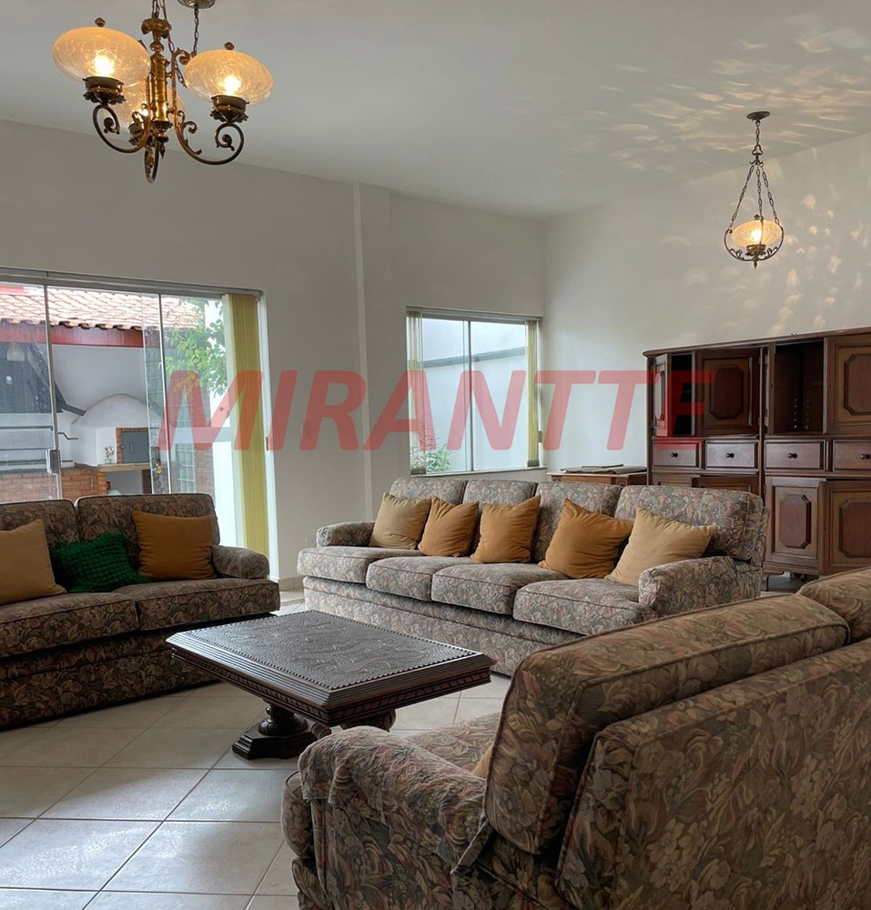Cond. fechado de 411m² com 4 quartos em Santana