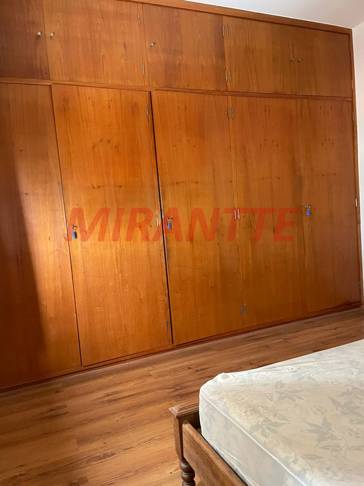 Cond. fechado de 411m² com 4 quartos em Santana