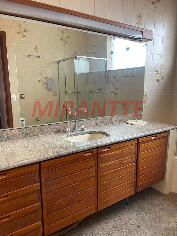 Cond. fechado de 411m² com 4 quartos em Santana