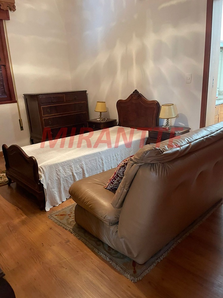 Cond. fechado de 411m² com 4 quartos em Santana