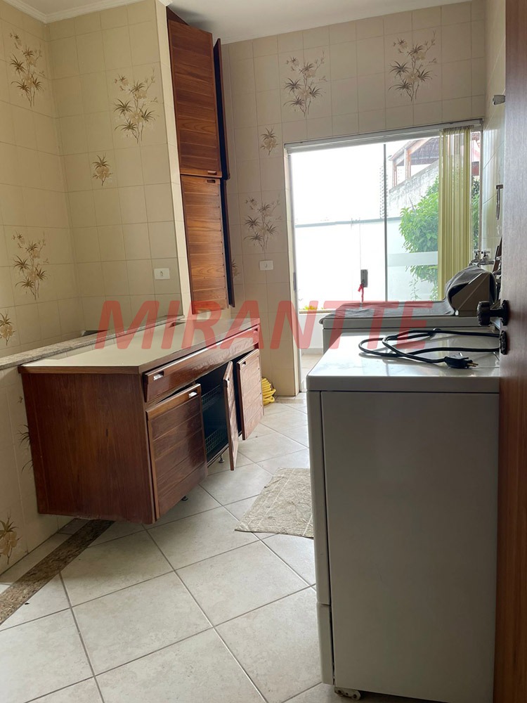 Cond. fechado de 411m² com 4 quartos em Santana