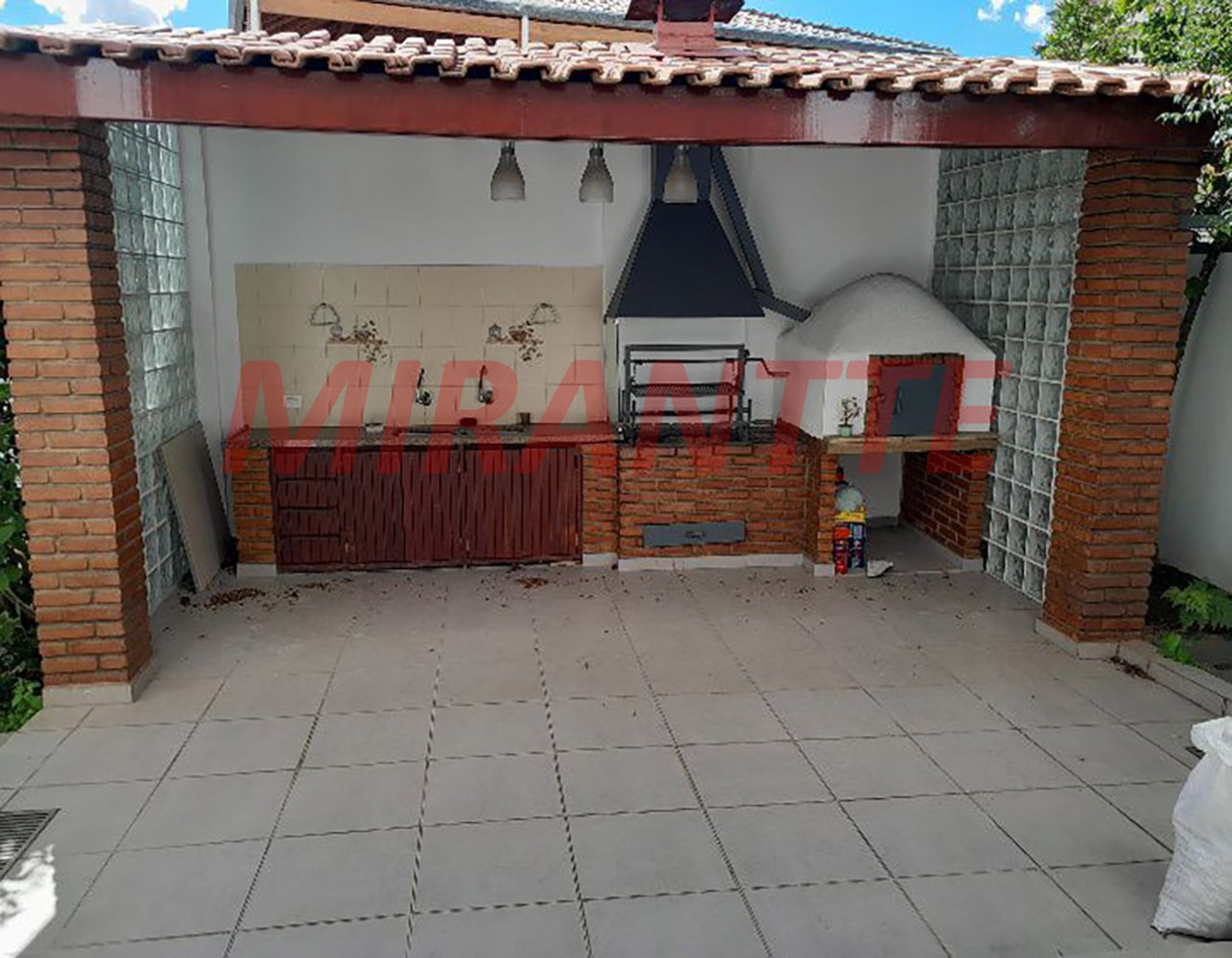 Cond. fechado de 411m² com 4 quartos em Santana