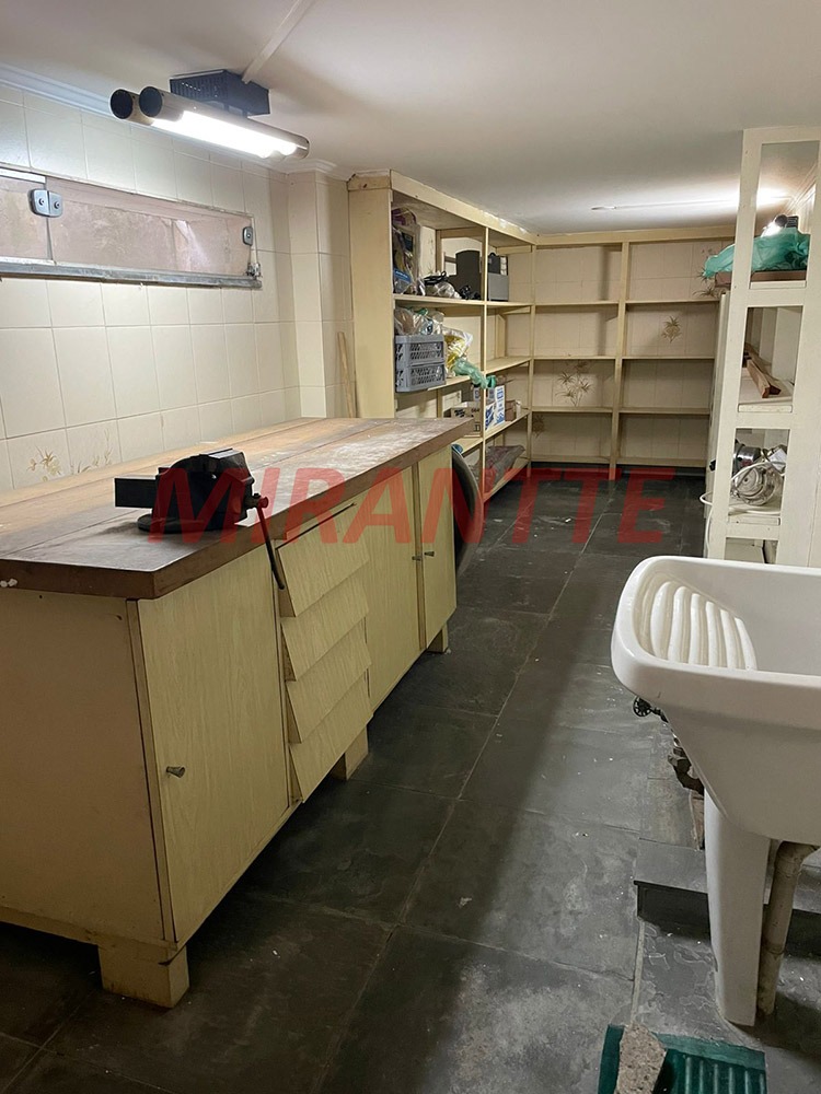 Cond. fechado de 411m² com 4 quartos em Santana