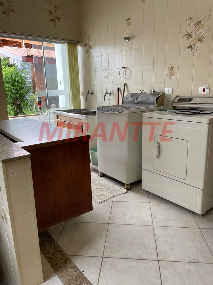 Cond. fechado de 411m² com 4 quartos em Santana