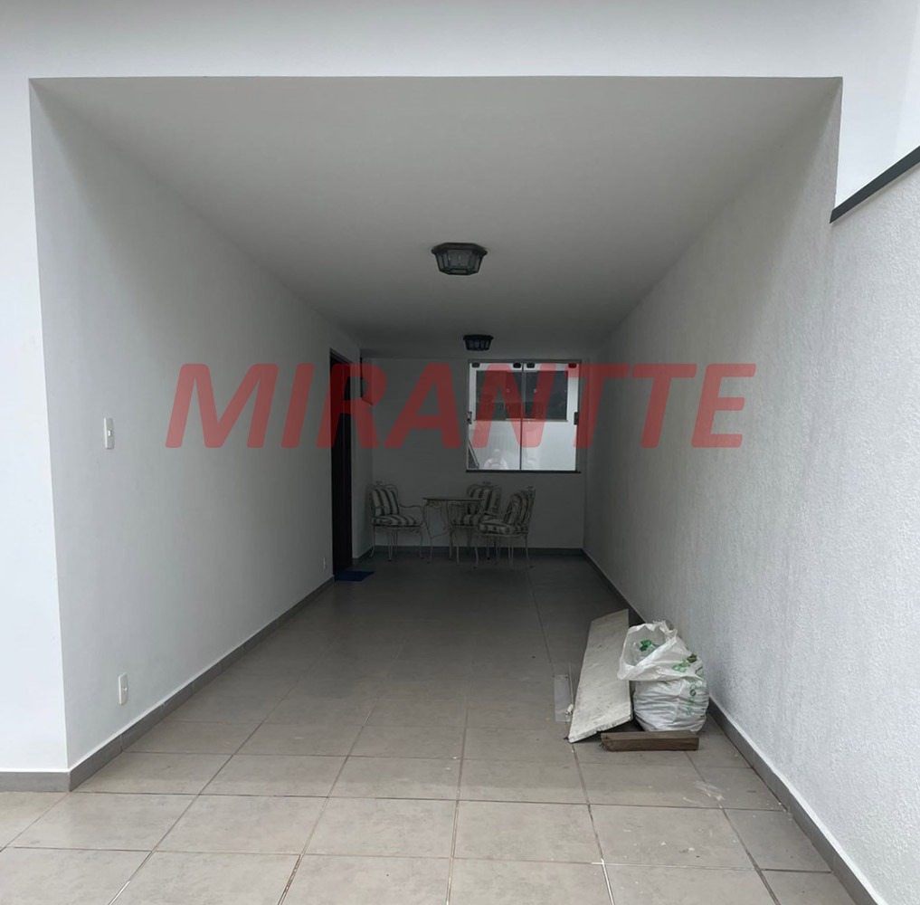 Cond. fechado de 411m² com 4 quartos em Santana