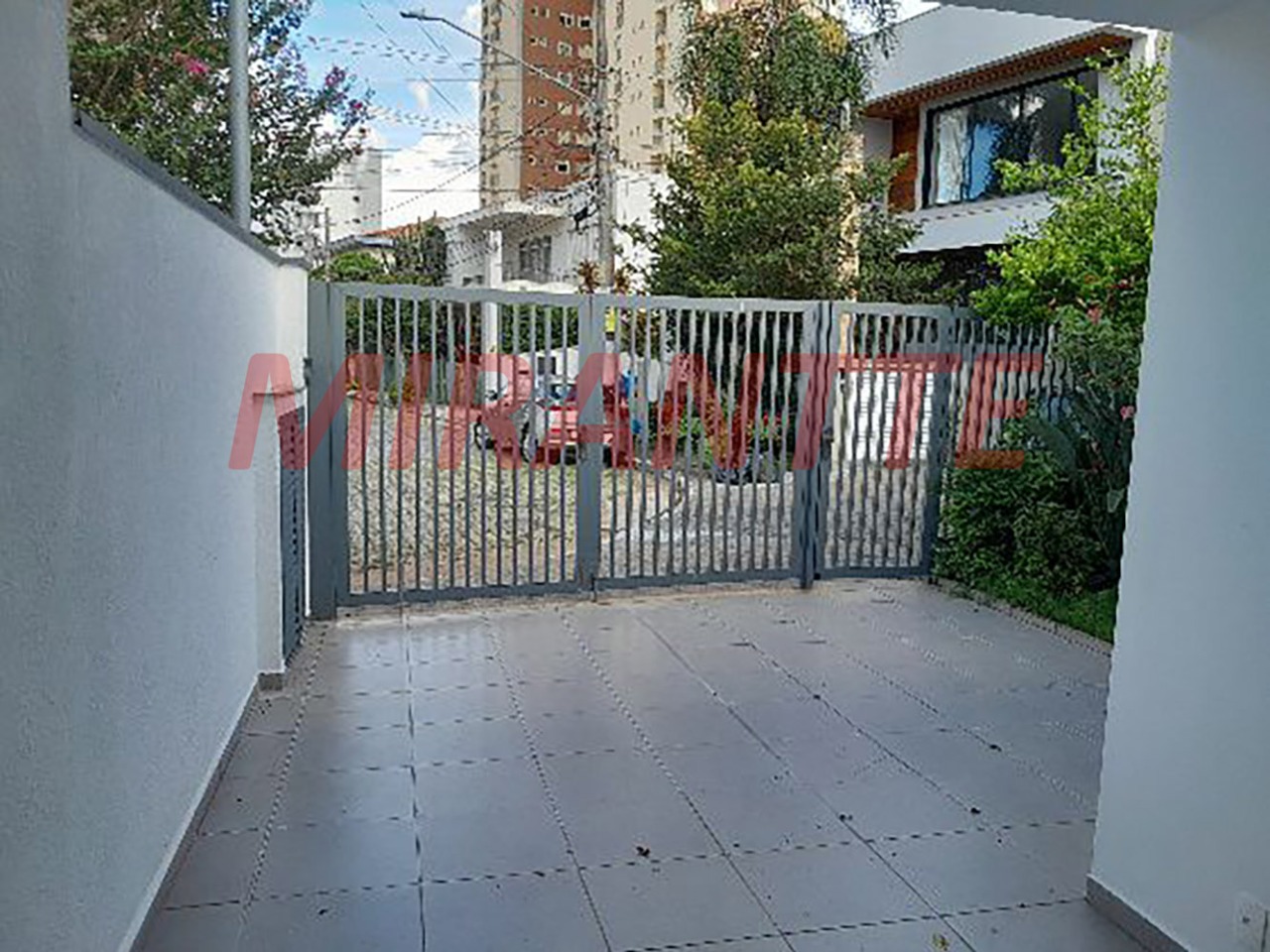 Cond. fechado de 411m² com 4 quartos em Santana
