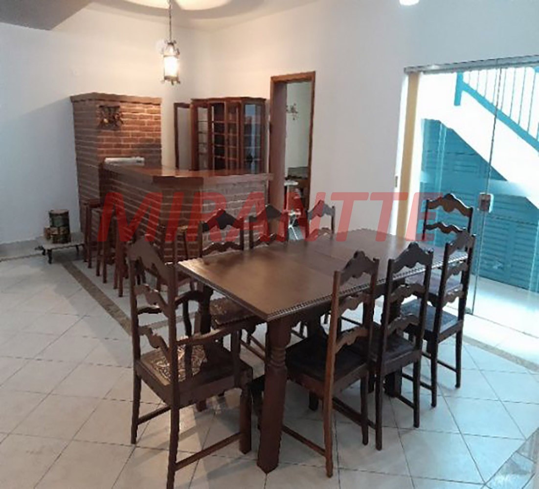 Cond. fechado de 411m² com 4 quartos em Santana