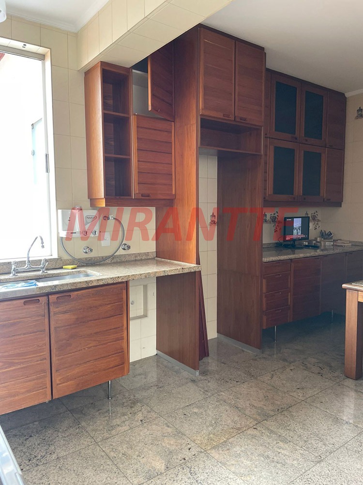 Cond. fechado de 411m² com 4 quartos em Santana