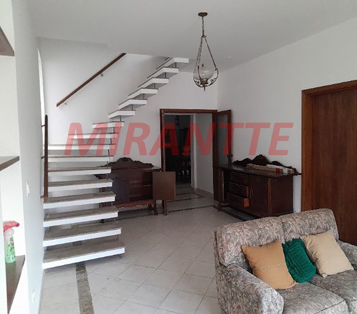 Cond. fechado de 411m² com 4 quartos em Santana