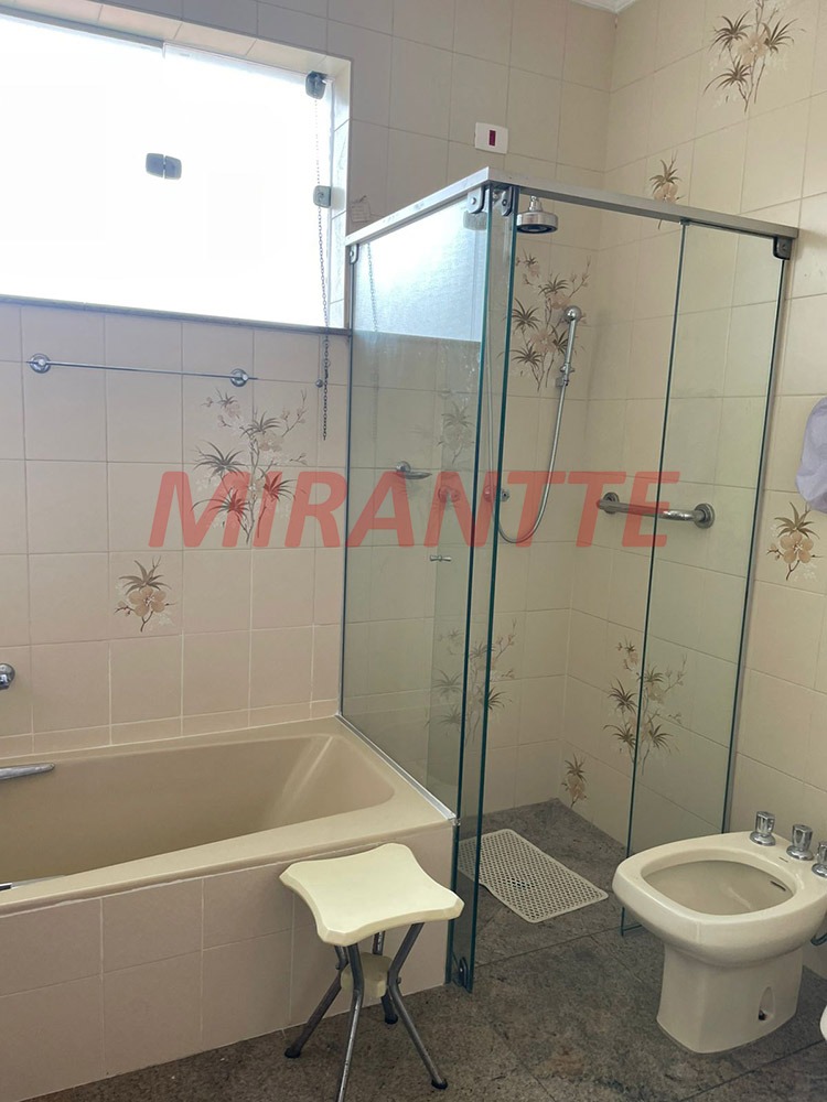 Cond. fechado de 411m² com 4 quartos em Santana