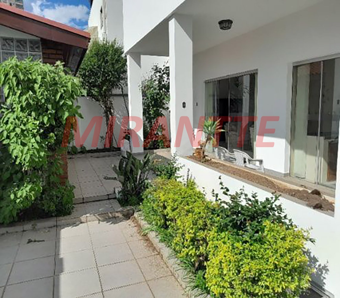 Cond. fechado de 411m² com 4 quartos em Santana