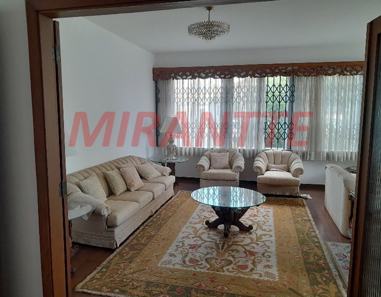 Cond. fechado de 411m² com 4 quartos em Santana