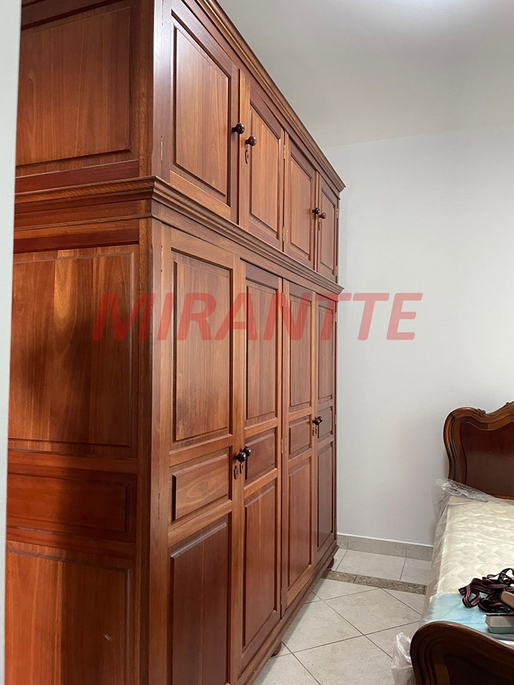 Cond. fechado de 411m² com 4 quartos em Santana
