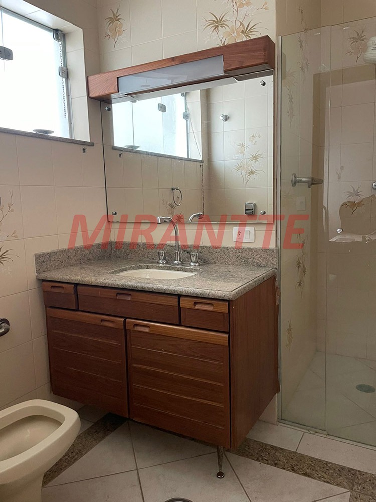 Cond. fechado de 411m² com 4 quartos em Santana