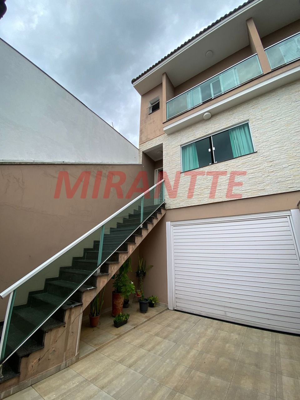 Sobrado de 300m² com 3 quartos em Santa Teresinha