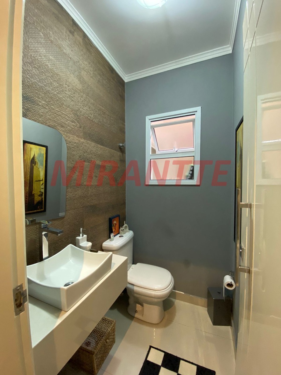 Sobrado de 300m² com 3 quartos em Santa Teresinha