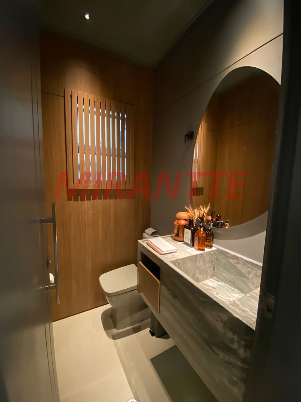 Sobrado de 300m² com 3 quartos em Santa Teresinha