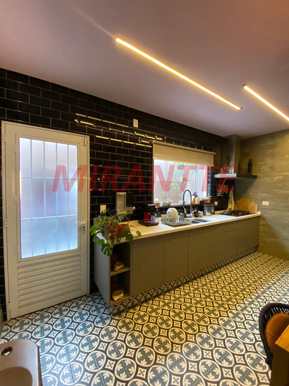 Sobrado de 300m² com 3 quartos em Santa Teresinha
