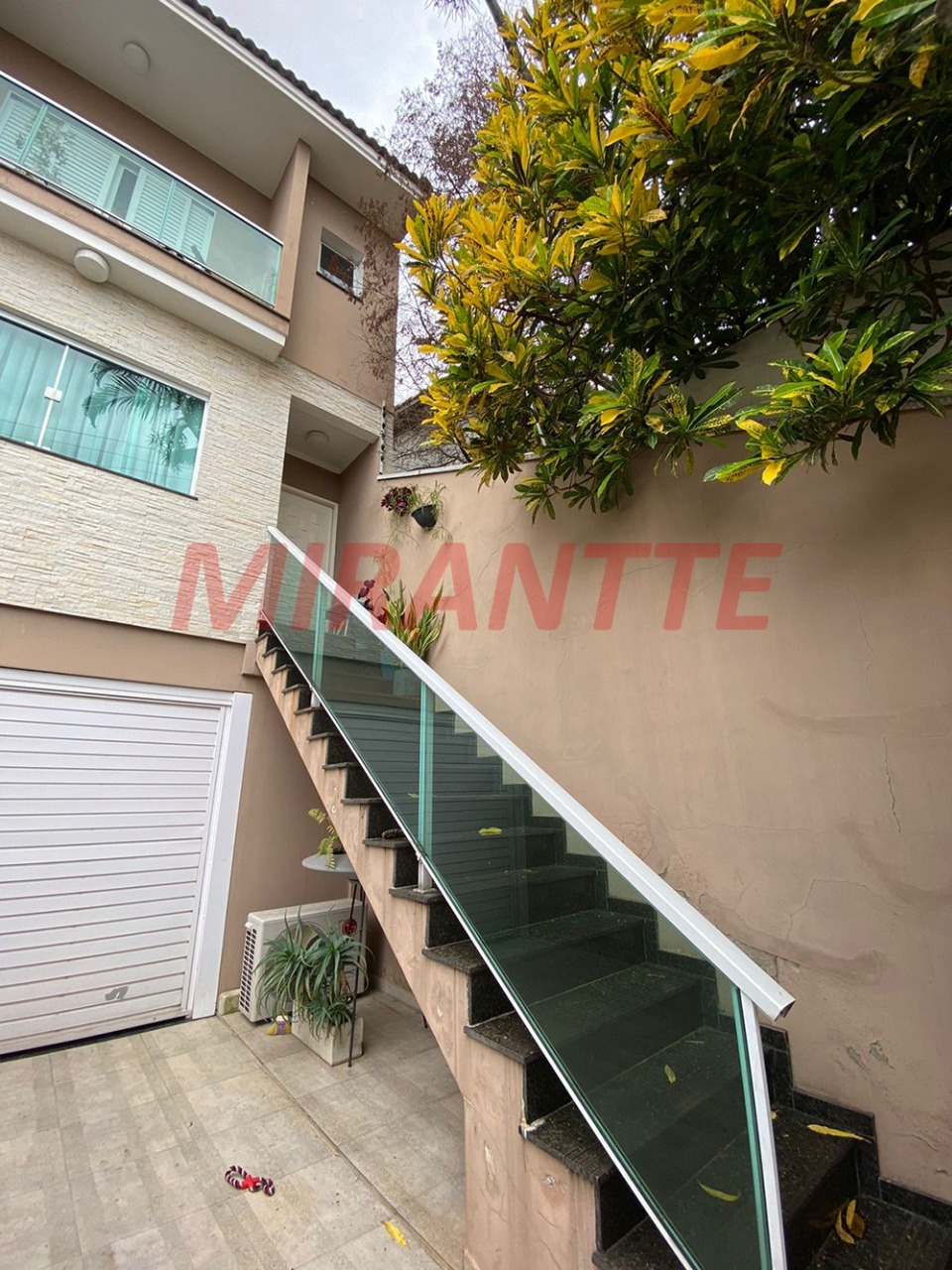 Sobrado de 300m² com 3 quartos em Santa Teresinha