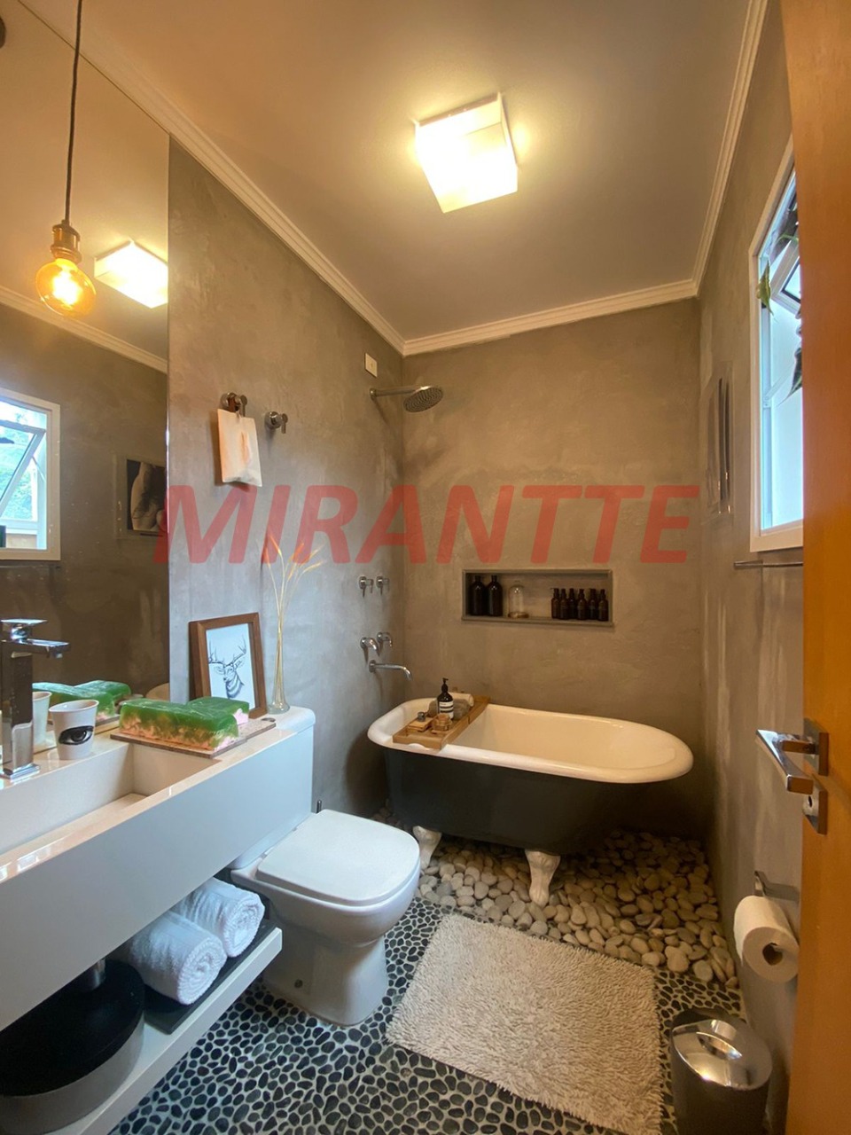 Sobrado de 300m² com 3 quartos em Santa Teresinha