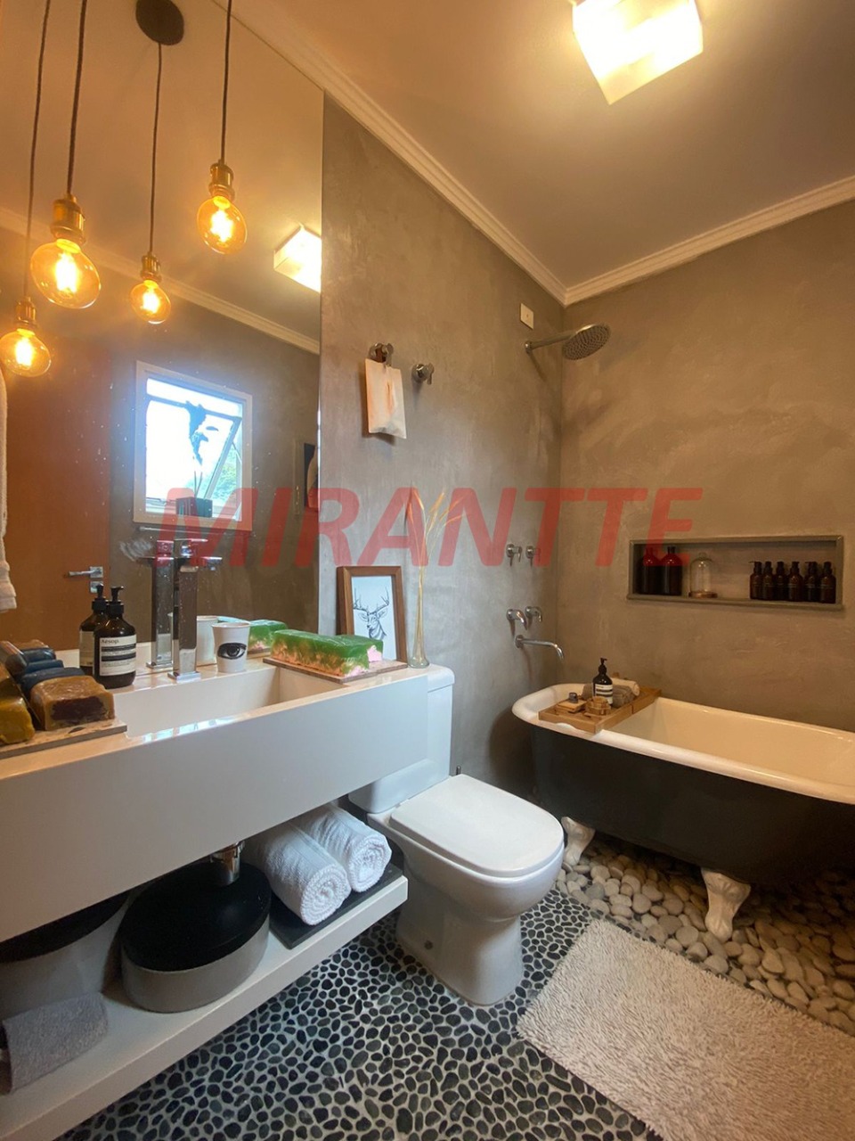 Sobrado de 300m² com 3 quartos em Santa Teresinha