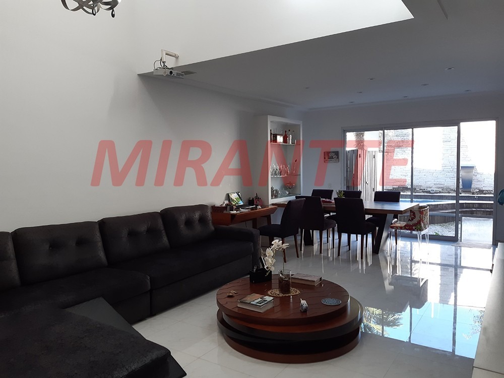Cond. fechado de 237m² com 3 quartos em Vila Albertina