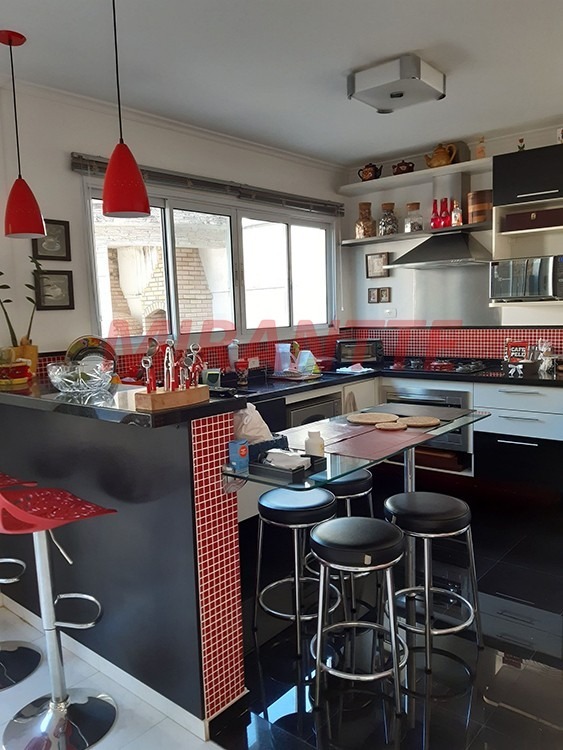 Cond. fechado de 237m² com 3 quartos em Vila Albertina