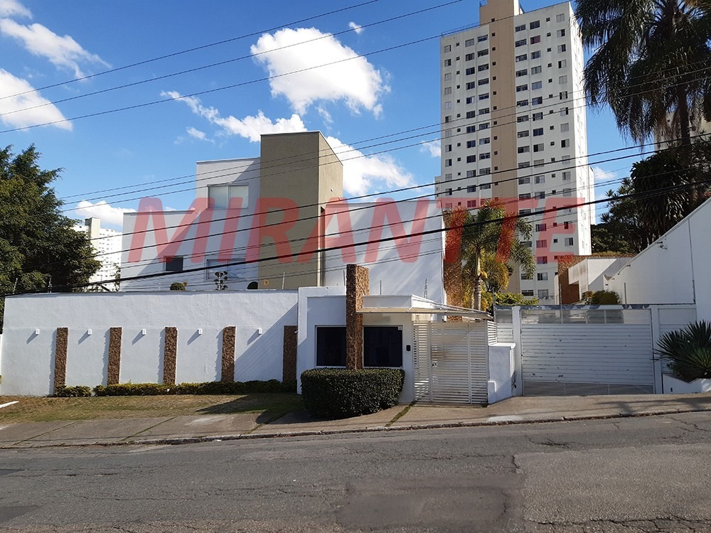 Cond. fechado de 237m² com 3 quartos em Vila Albertina