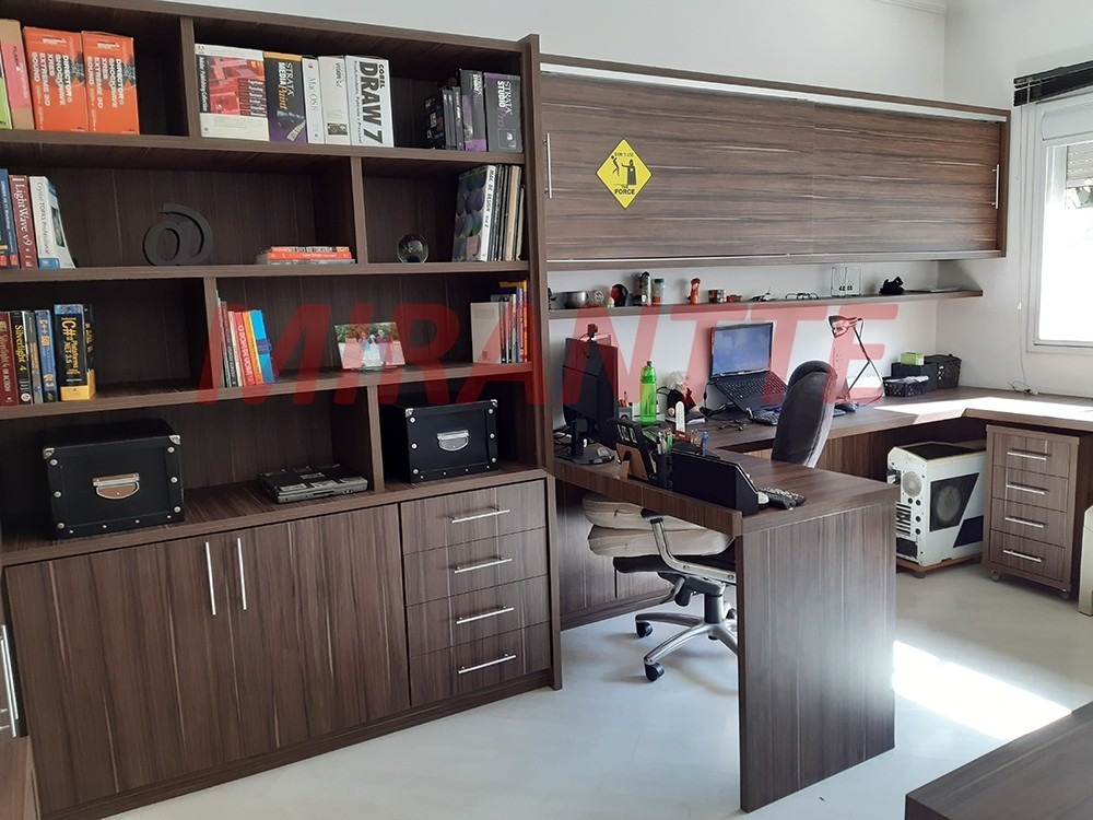 Cond. fechado de 237m² com 3 quartos em Vila Albertina