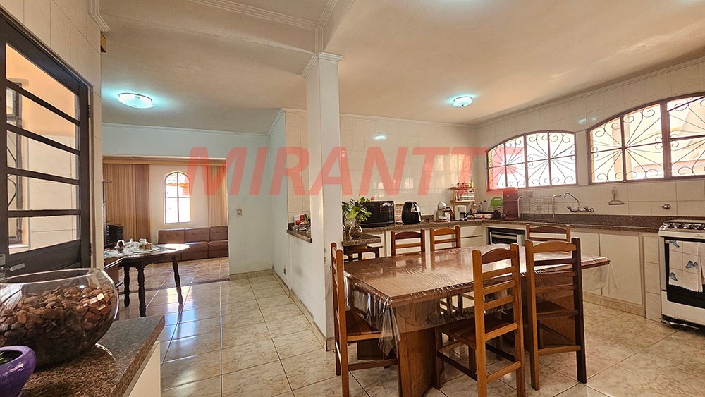 Sobrado de 250m² com 6 quartos em Vila Isolina Mazzei